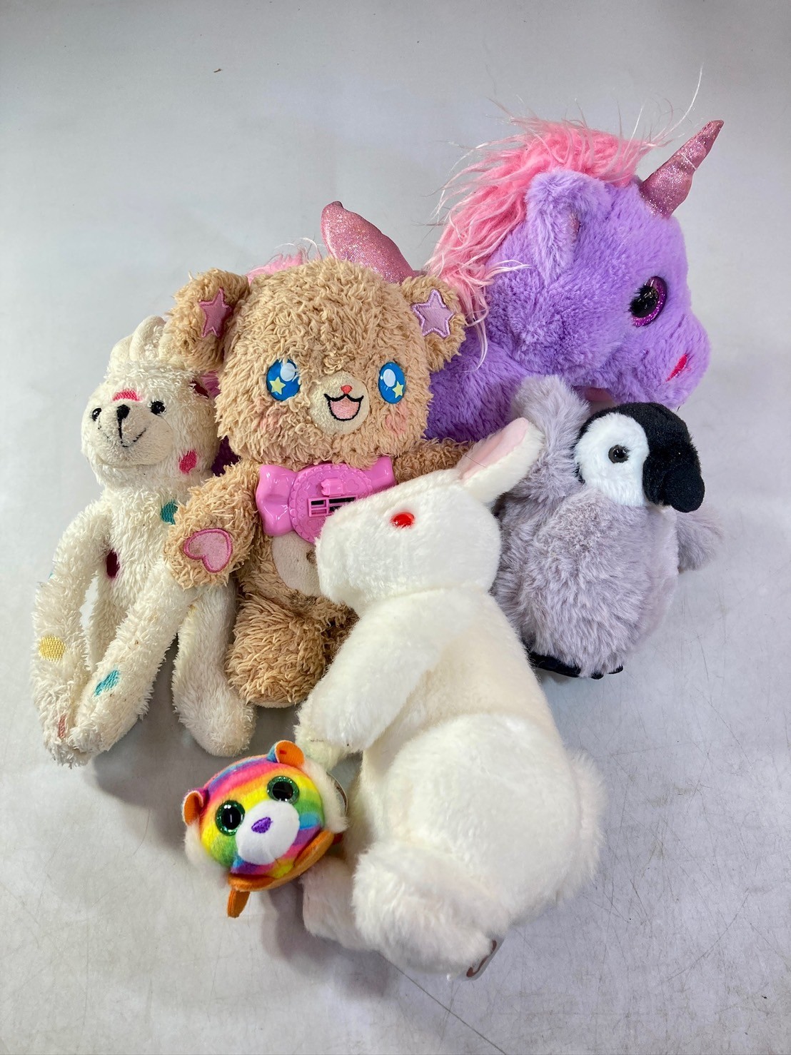 アンパンマンの「おもちゃ」「ぬいぐるみ」などが「郵送寄付」で届き