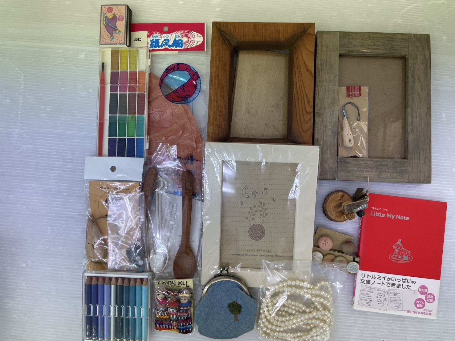 7.実家の不要品5点まとめうり アクセサリー・文具などが宅配便で届きました。 - アース